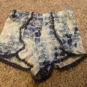 Loose fit blue lace detail